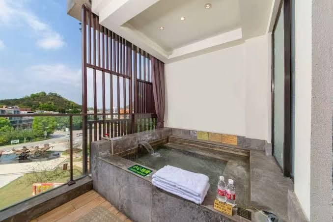 【Guangdong Tour】Christmas 3-Day Direct Flight Zhuhai, Taishan Selenium Hot Spring Hotel Private Balcony Hot Spring Suite Hot Spring Gourmet Tour